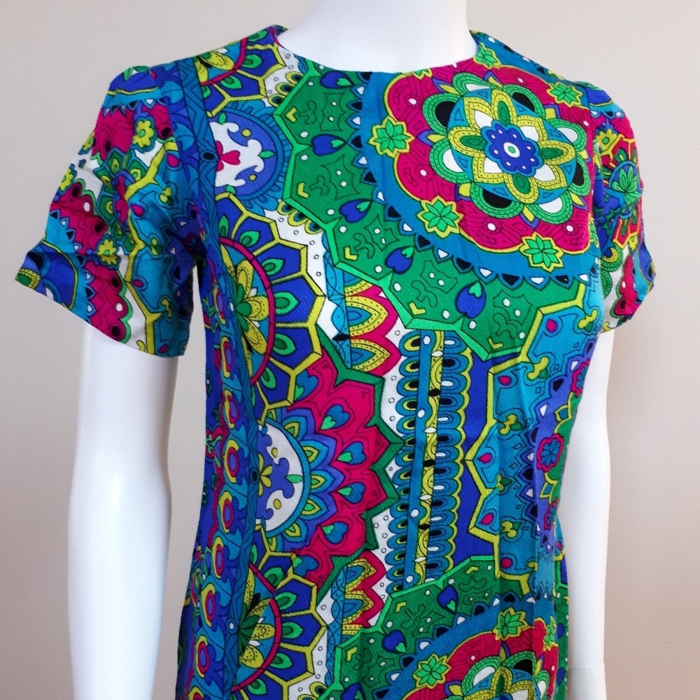 Vintage 1960s Psychedelic Bright Flower Top